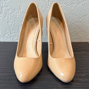 Forever 21 Classic Beige Lacquer Pumps 👠